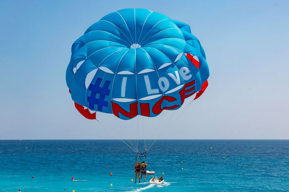 Trying a new adventure : Parasailing in Nice