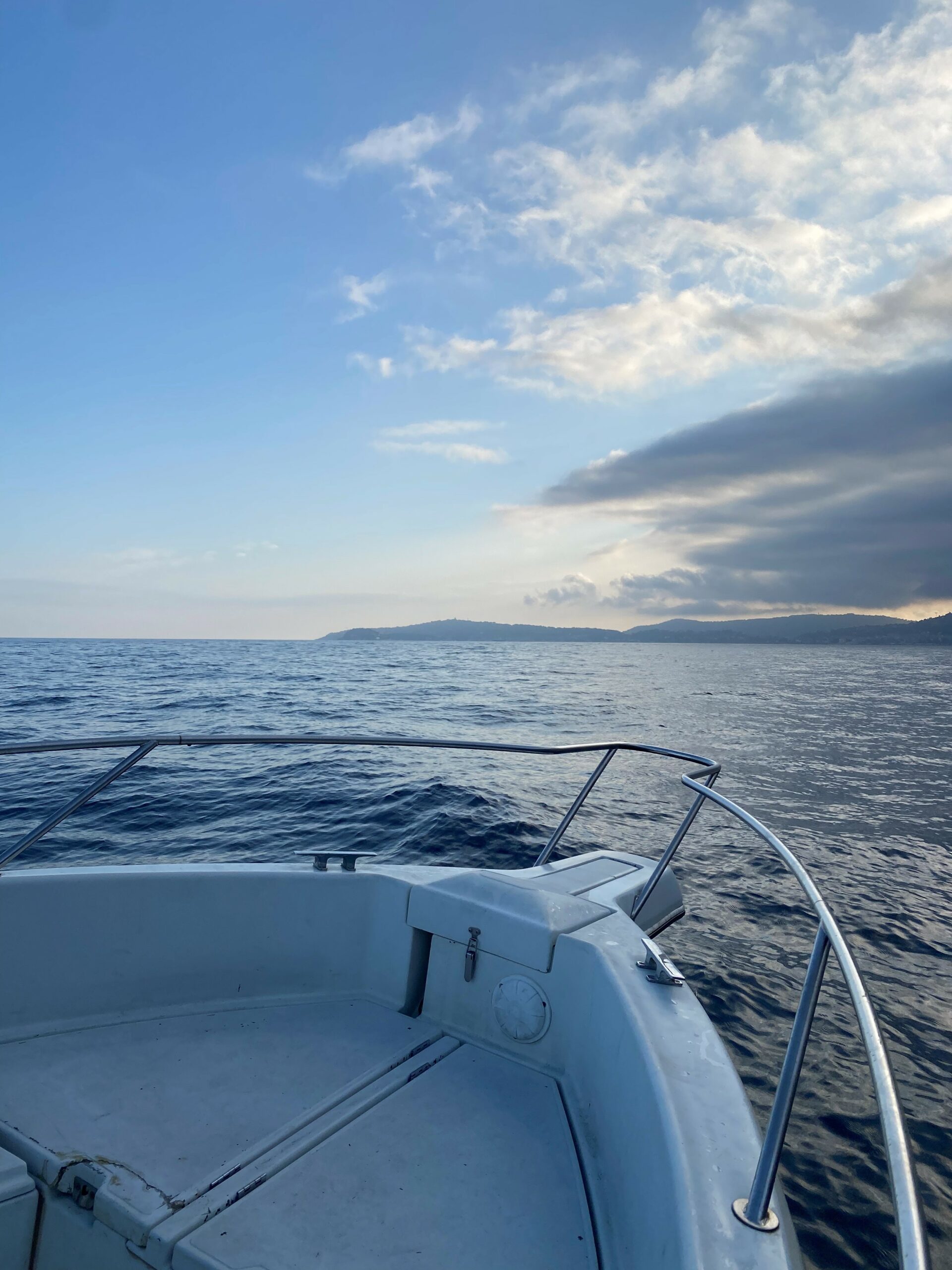 Difference between a boat and a yacht
