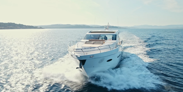 Rent a yacht for a day in Saint-Tropez and enjoy !