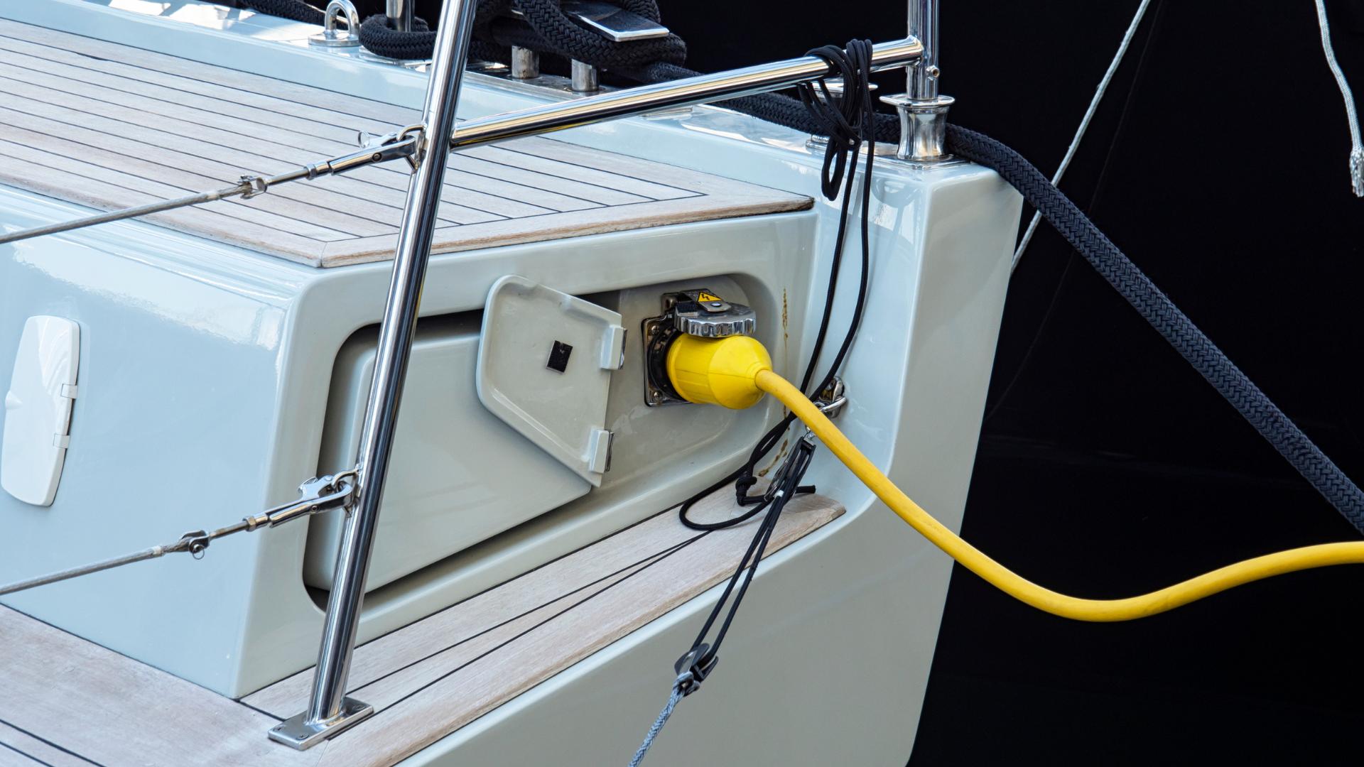 Electric Boats vs Traditional Motorboats: A Complete Comparison